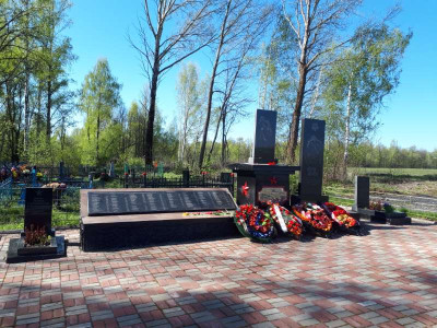Братская могила воинов Советской Армии, погибших в феврале 1943 года.